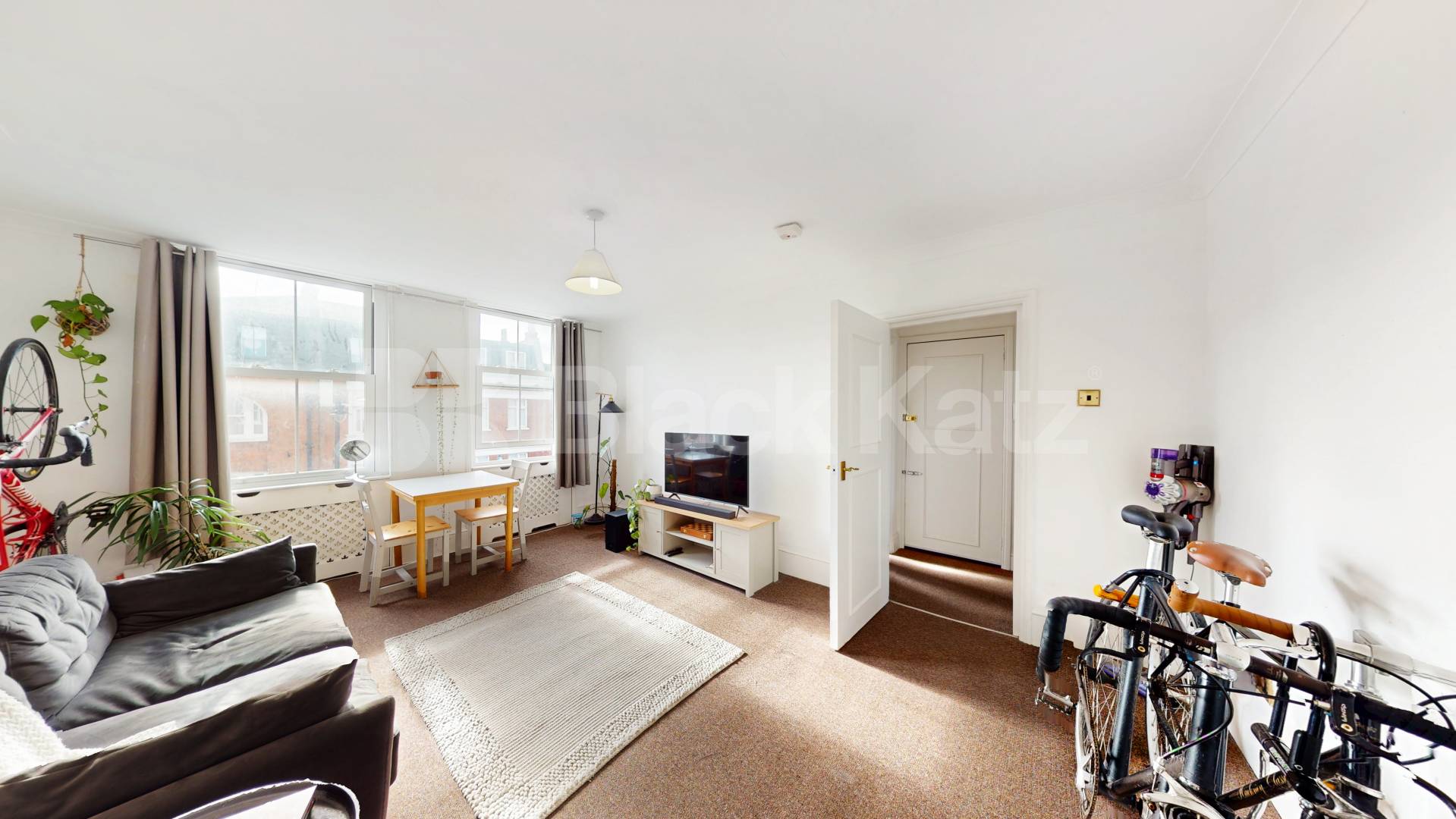 Located only a short walk to Angel station and the popular Upper Street Chapel Market, Angel